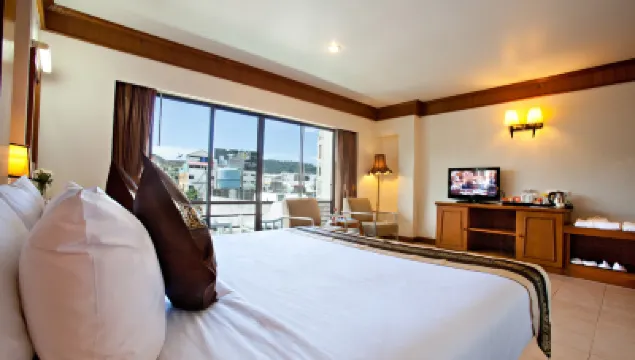 C&N HOTEL PATONG BEACH PHUKET Các khách sạn gần Đường Bangla