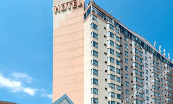 Sandman Signature Mississauga Hotel