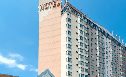 Sandman Signature Mississauga Hotel