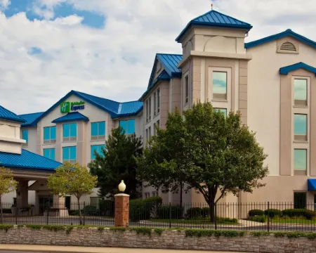 Holiday Inn Express & Suites CHICAGO-MIDWAY AIRPORT by IHG Hotels in Bedford Park