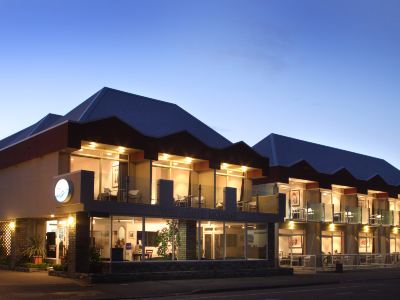 The White Morph Motels