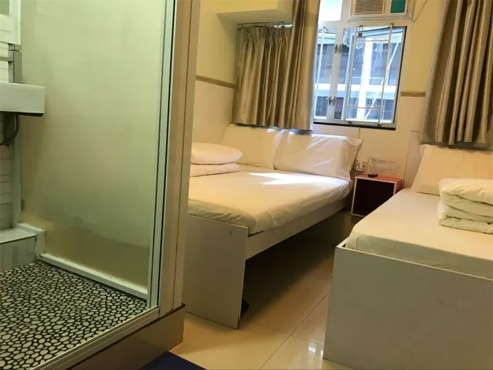 Li Cheng Guest House (Tsim Sha Tsui Station Exit H)