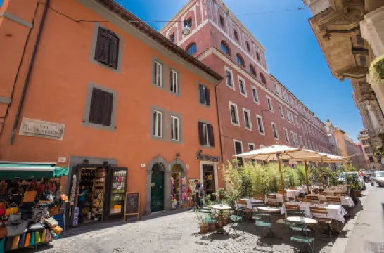 ปิกโคโลเทรวีสวีทส์ โรงแรมใกล้น้ำพุเทรวี