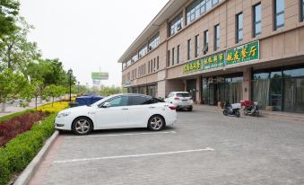 Lingwu Hedong Airport Lantian Hotel