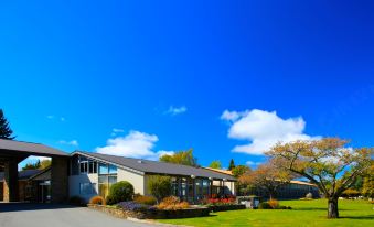 Distinction Te Anau Hotel & Villas