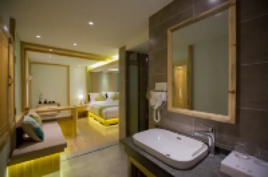 Lijiang Ancient City Yuezhuxuan Light Luxury Holiday Home