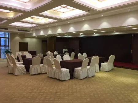 Ji'an Renda Culture Hotel (Ji'an Railway Station) Отели рядом с достопримечательностью «Ji'an Child Normal College»