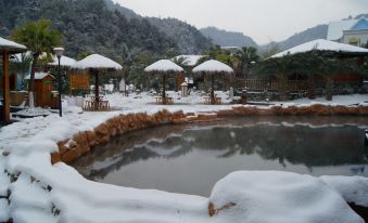 Xihai Hot Spring Holiday Hotel