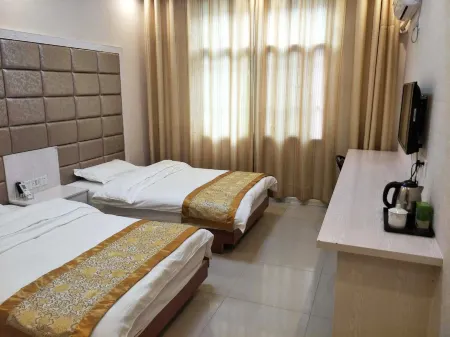 Chunmanlou Hostel Отели рядом с достопримечательностью «Rainbow Waterfall Scenic Spot In The Dabie Mountains»