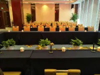 Wuzhishan Hotel (Yibin Pingshan County Government Mahu Park) - parking