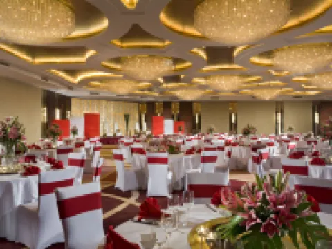 สวิสโซเทล ฝอซาน โรงแรมในฝอซาน