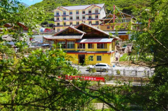 松潘鎍鉑藏式中国式旅館 紅軍長徴紀念碑碑園周辺のホテル