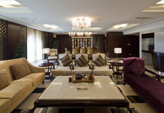 포 포인츠 바이 쉐라톤 칭다오 첸양의 비즈니스 센터 또는 회의실 이미지