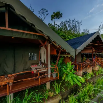Sang Giri Mountain Tent Resort by Puri Signatures Отели рядом с достопримечательностью «Храм Батукару»