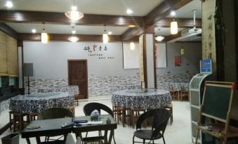 Jixi Baobao Inn
