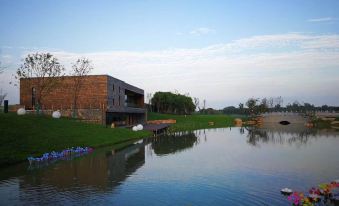 Nanjing Yunshuijian Parent-child Resort Hotel