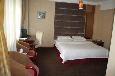 Kangding Hongxuelian Grand Hotel Hotel in zona Sichuan Kangding Guzanzhen Station