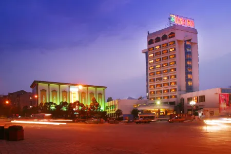 Jiangdu Hotel Отели рядом с достопримечательностью «Longchuan Square»
