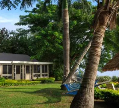 First Landing Beach Resort & Villas Отели рядом с достопримечательностью «Гарден оф Слипинг Джайант»