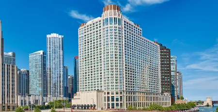 Sheraton Grand Chicago Riverwalk Отели рядом с достопримечательностью «Сити Холл»