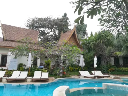 Thai House Beach Resort