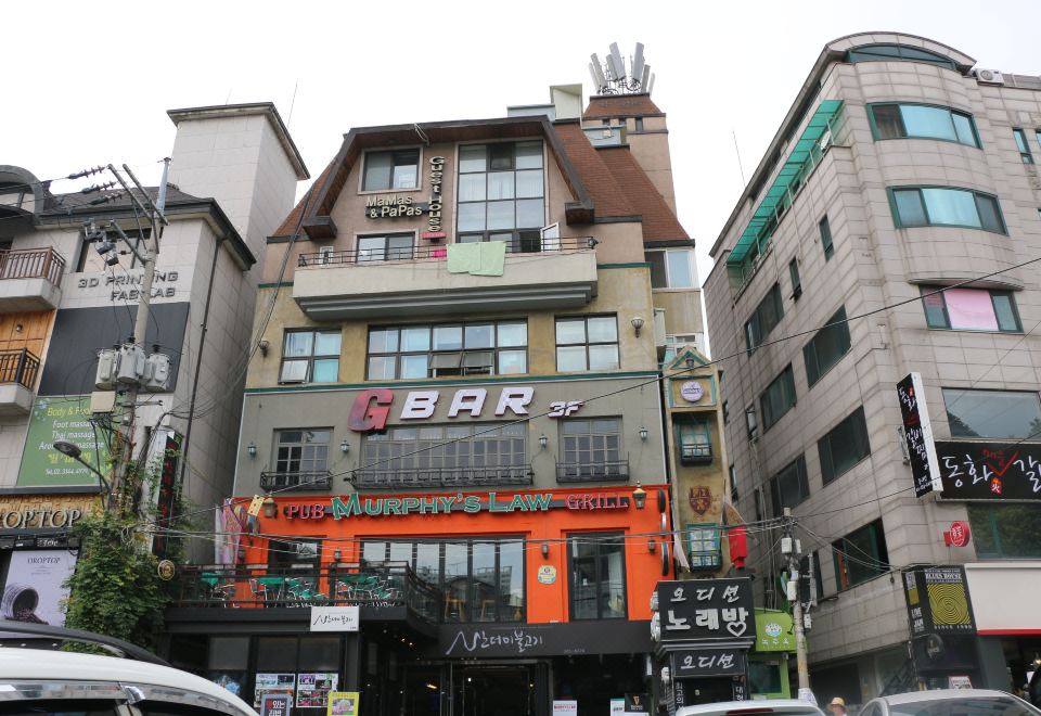 10. 홍대게스트하우스..
