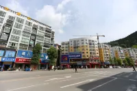 Yanting Fenghua Business Hotel