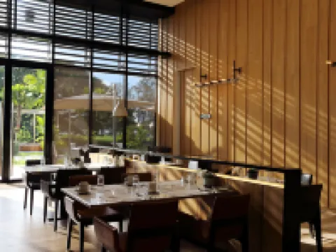 มิโดริคลาร์ก โฮเทลแอนด์คาสิโน โรงแรมในมาบาลากัต