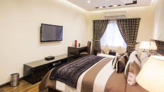 royaute-luxury-suites-and-hotel