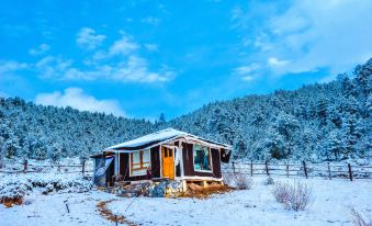 Ren'an Valley 270 Degree Tent Manor