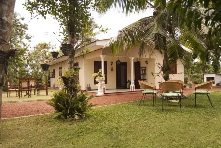 Velapura River Garden Отели рядом с достопримечательностью «Sri Kannangararamaya»