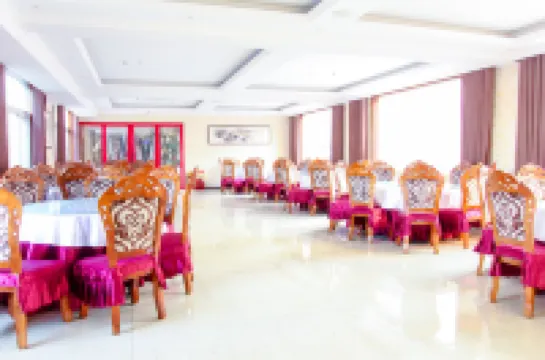 衛輝麗水ホリデイホテル（新郷医学院一附院）