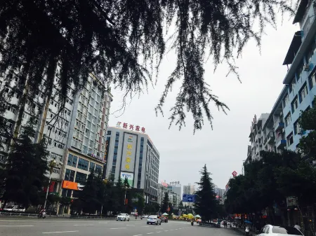 afuerliansuozheyujiudian Отели рядом со станцией Xiushan Railway Station