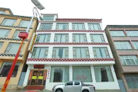 Deqin Meili Yingyue View Hotel (Feilai Temple Meili Snow Mountain Branch) Hotels in Deqin