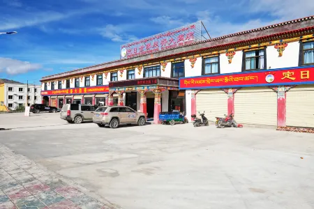 Roof of the World Hotel Отели в г. Динжи