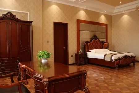 Blue Peacock Hotel Отели рядом с достопримечательностью «Arctic Village»