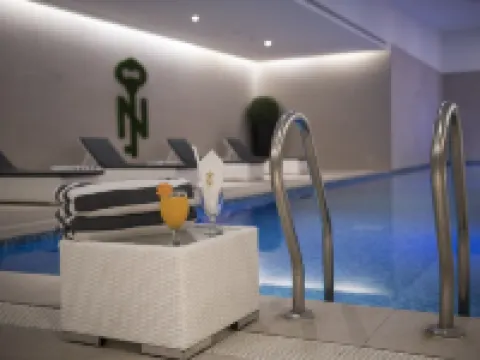 ザ ニシャット ホテル ジョハール タウン ラホールのホテル