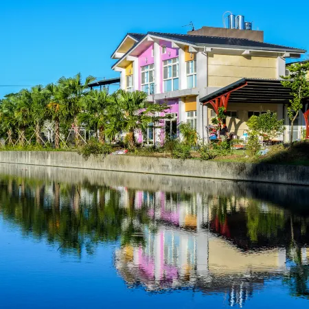 Barefoot Springs Hostel