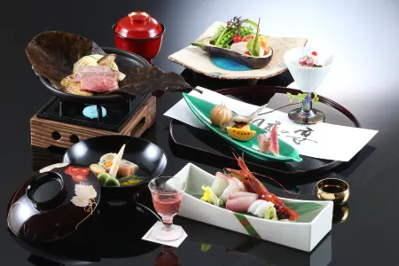 Kinosaki Onsen Nishimuraya Hotel Shogetsutei Отели рядом со станцией Станция JR Kinosaki-Onsen