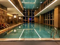 โรงแรมแกรนด์เจี้ยนหลง - ที่มีสระว่ายน้ำ