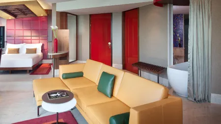 The Creekside Hotel, Dubai - an Accor Hotel Отели рядом с достопримечательностью «Дом шейха Саид Аль Мактум»