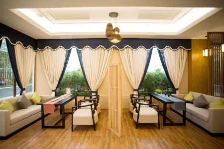 Xulian Hotel Отели рядом с достопримечательностью «Jiaolonggang Zhanshi Center»