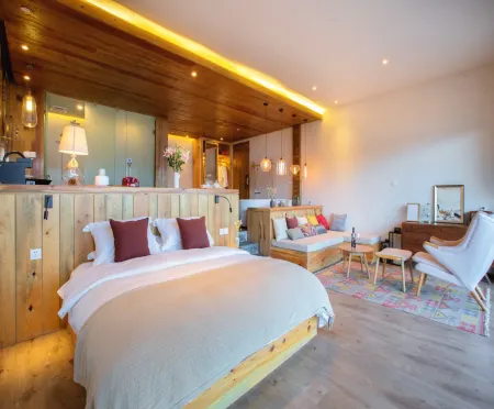 Lugu Lake Honeymoon Solu Boutique Holiday Hotel Отели рядом с достопримечательностью «Langfang»