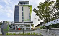 Whiz Prime Hotel Khatib Sulaiman Padang Hotels in der Nähe von Kampus Proklamator II Universitas Bung Hatta