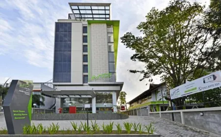 Whiz Prime Hotel Khatib Sulaiman Padang Отели в г. Gunung Pangilun