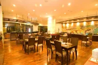 Grand Tropic Suites Hotel