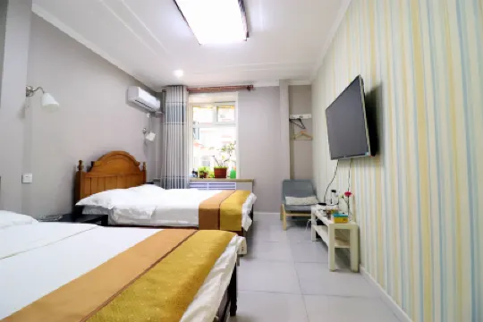 Huayi Hostel Отели рядом с достопримечательностью «Taiyangdao Wharf»