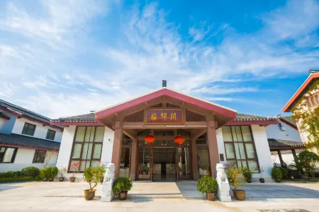 Meijin'ge Hotel Отели рядом с достопримечательностью «Great Yuantong Palace»