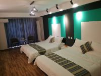 银川希尔梦主题酒店 - 挪威的森林大双床房
