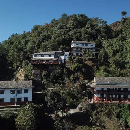 Everest Manla Resort